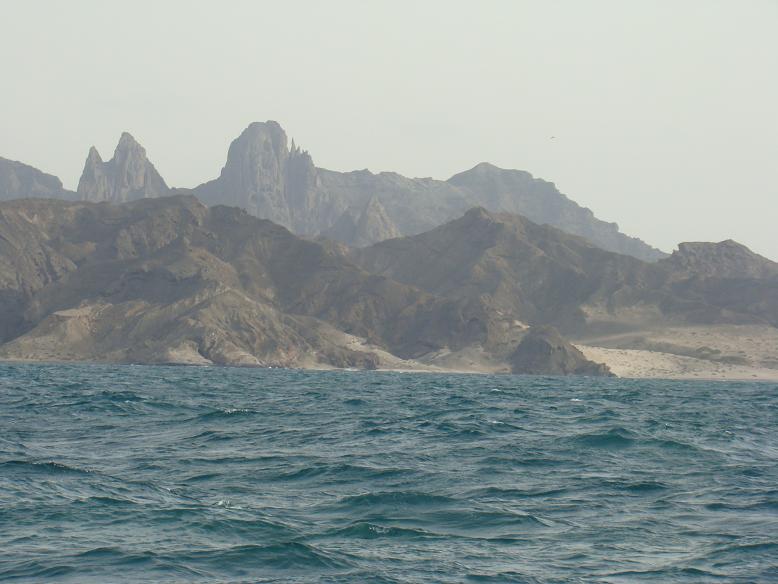 blog 62-Yemen-dramatic land-rocks and sand