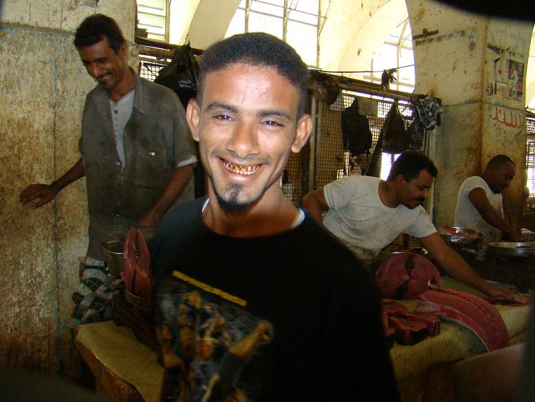 blog 63-Yemen-young man working at the fish mkt